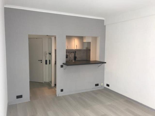 Studio proche du châtelain, commerces et transports