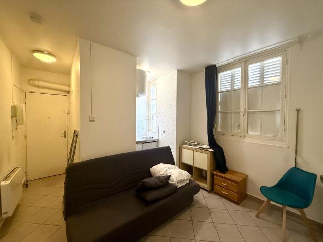 Studio proche RER B, Tramway T4, commerces