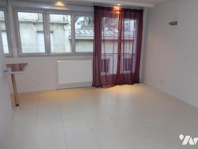 STUDIO QUARTIER GRASLIN SURFACE 28,25 M²