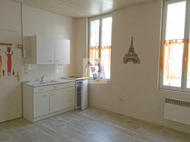 STUDIO QUARTIER LA BUSSATTE ER ETAGE