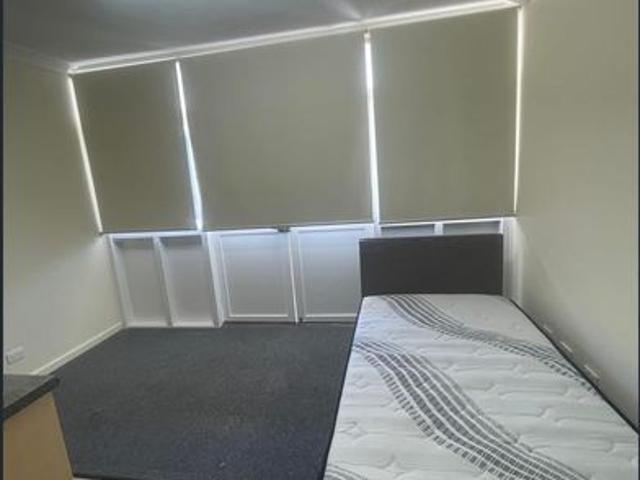 STUDIO ROOM