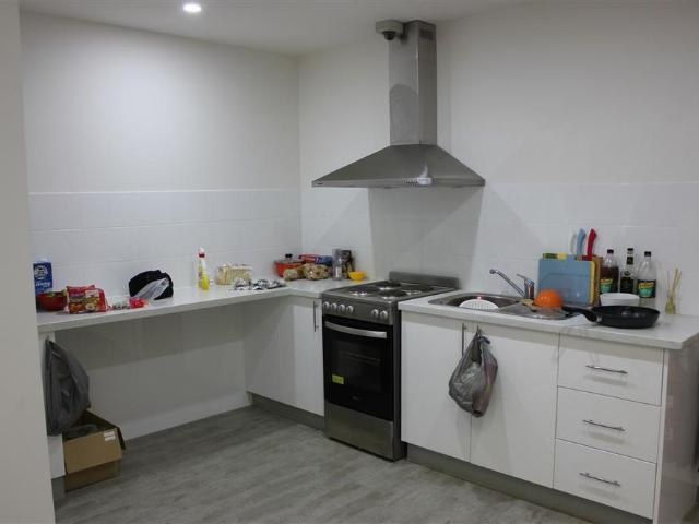STUDIO ROOM WITH SHARED KITCHEN & LAUNDRY Electricity and water included!