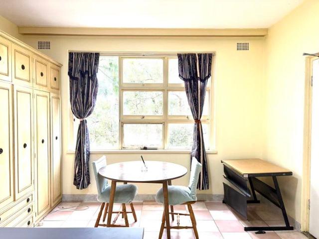 Studio Room Located in a Bardwell Park