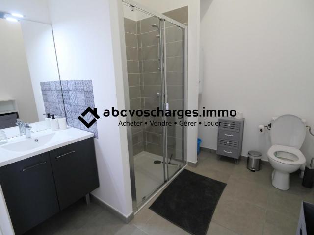 Studio récent de 32 m2 avec terrasse et parking