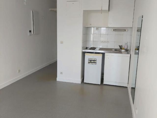 Studio refait à neuf 19.86m2
