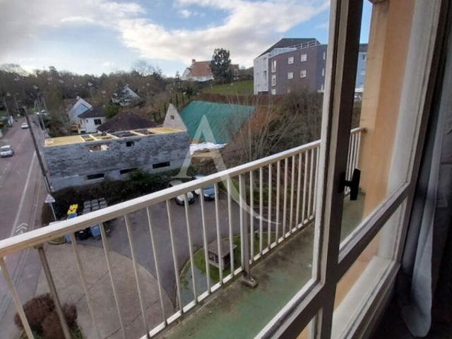 Studio refait à neuf 31.79m2 avec parking s/sol et balcon