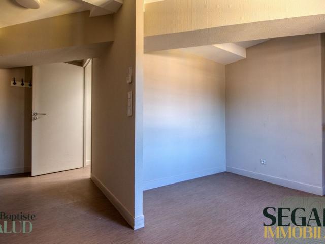 Studio refait à neuf avec parking, ascenseur et parc – Albi centre