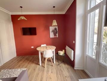 Studio rénové avec balcon en plein coeur d'Aix les Bains