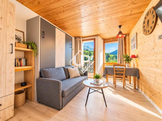 Studio rénové avec balcon plein sud au cœur de la station. 20m² La Clusaz