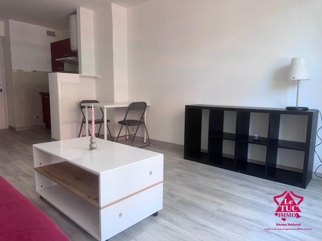 studio renove avec balcon