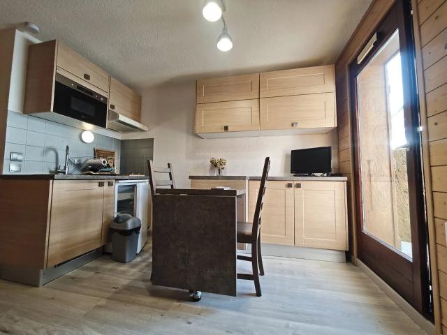 Studio rénové avec terrasse Sud