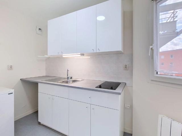 Studio rénové COMBS LA VILLE