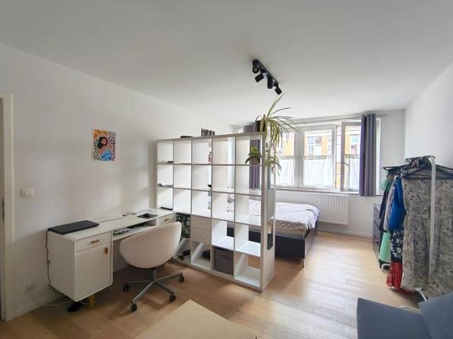 Studio rénové quart. Georges Henri +/ 38 m2 + balcon