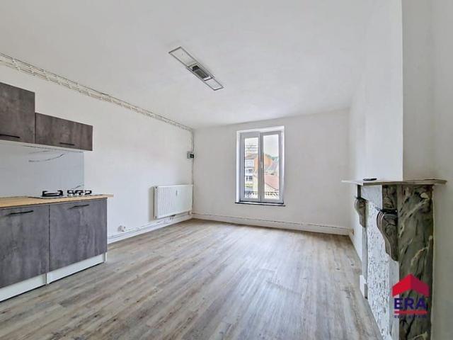 Studio rénové 2ème étage centre de HUY