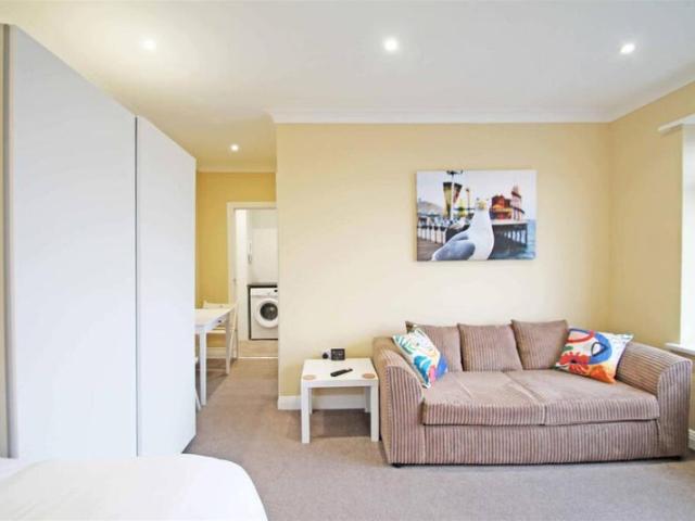 Studio rent includes heating and hot water