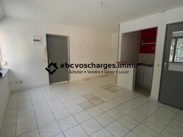 Studio résidence privée, proche commerces et tram