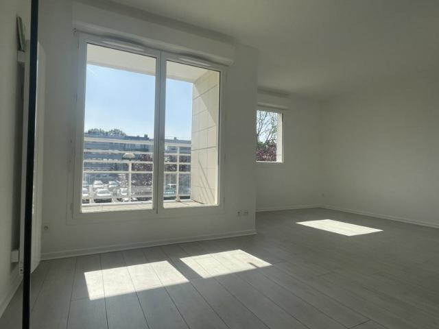 Studio rive gauche quartier saint sever dans résidence sécurisée