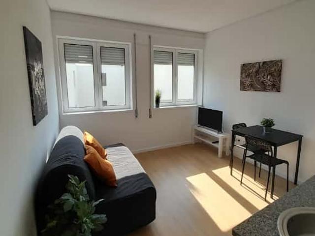 Studio Rua de Cedofeita 2nd floor back