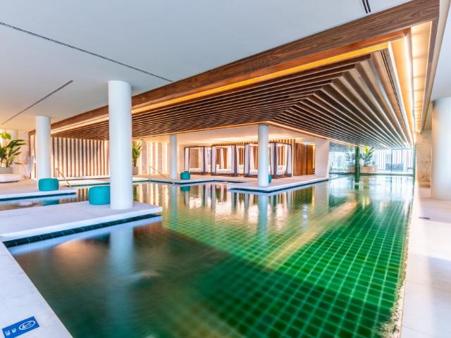 Studio w/ Indoor pool, Gym and Parking place