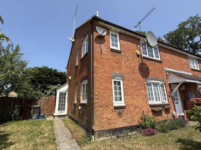 Studio Way, Borehamwood WD6 1 bed end of terrace house to rent £1,495 pcm £345 pw