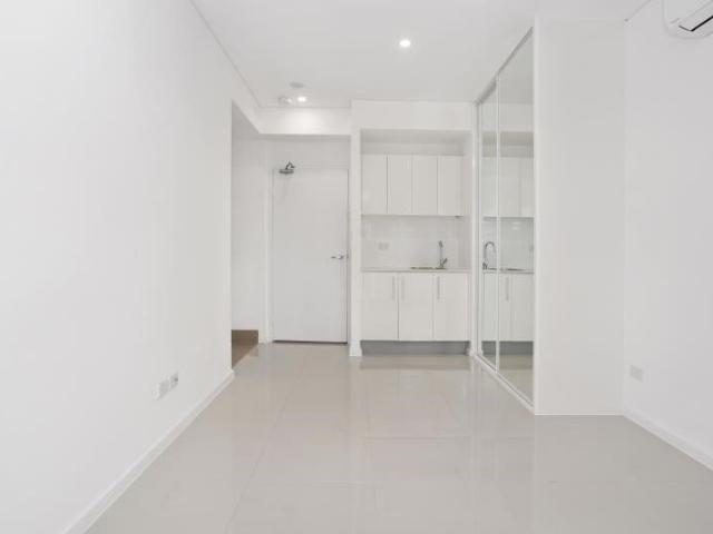 Studio with Utilities Included water, electricity and gas