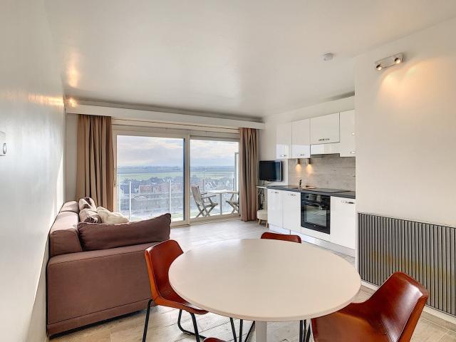 Studio with a sunny terrace and a beautiful open view!