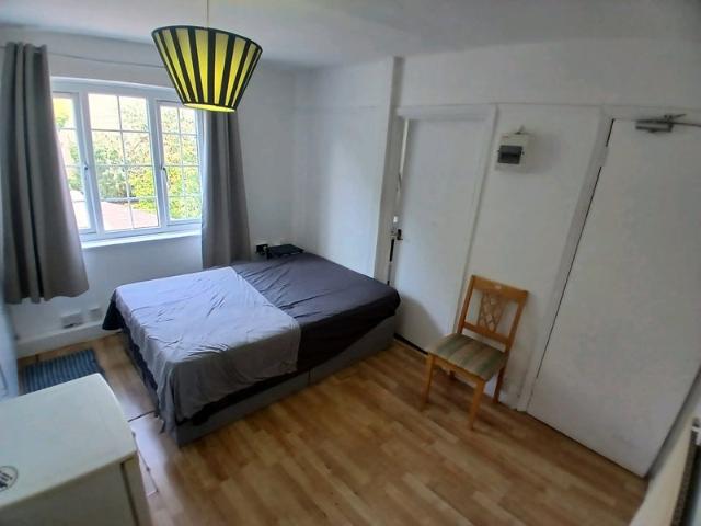 Studio with All Bills inc. in West Croydon