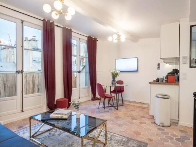 Studio with Balcony in the heart of Le Marais