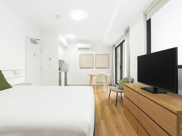 STUDIO WITH BALCONY VIEW SHORT TERM AND LONG TERM RENTAL DARLING HABOUR VIEWS @HAYMARKET