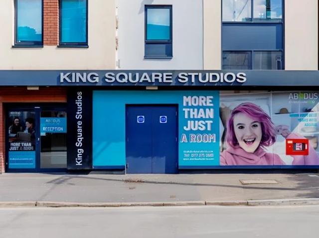 Studio with Bath Limited View