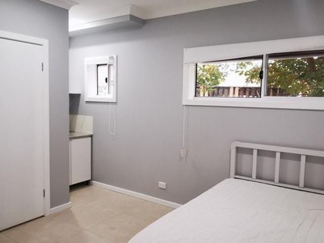 Studio with Furniture for Rent In Jesmond Closing to Uni. Shopping Centre