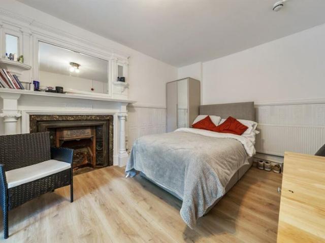 Studio With Garden ! All Bills Included !