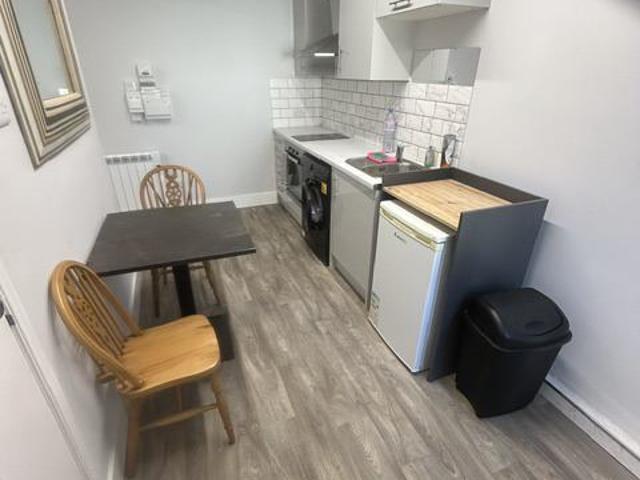 Studio with Parking Iford Take Pet Most Bills Inc