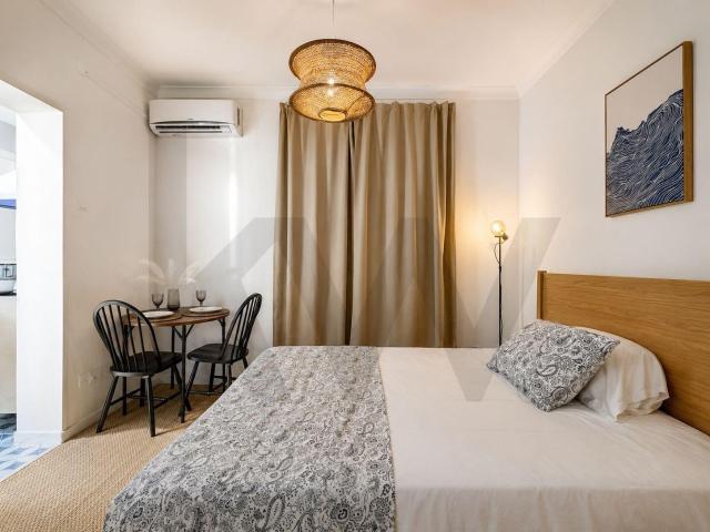 Studio with Private Patio in Campo de Ourique