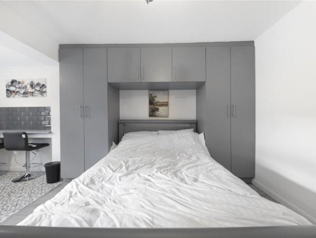 Studio with roof terrace on Chatsworth road, E5