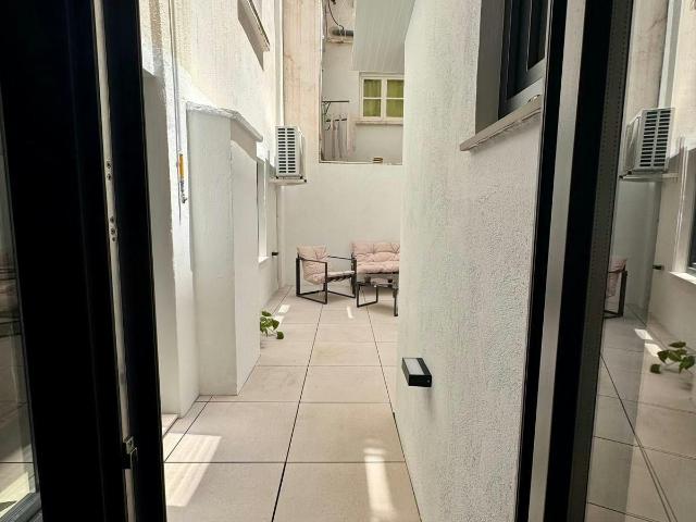 Studio with Rooftop Terrace in Gràcia, Valencia Amsterdam Apartments for Rent