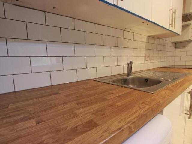Studio TO LET N20. AVAIL MID JULY