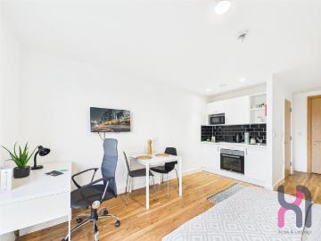 Studio to let in Liverpool