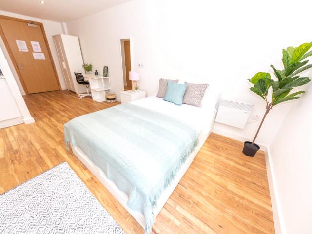 Studio to let in Liverpool