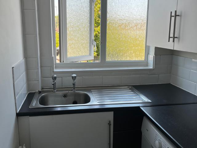 Studio To Let in London, E4
