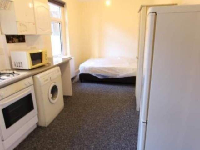 Studio To Let W14. Available NOW. West Brompton, West Kensington. Chelsea, Earls Court. CALL NOW