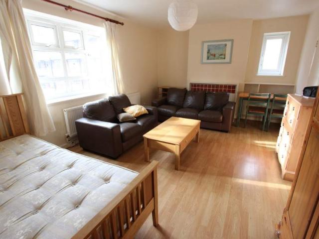 Studio To Let W14. Available NOW. West Brompton, West Kensington. Chelsea, Earls Court. CALL NOW