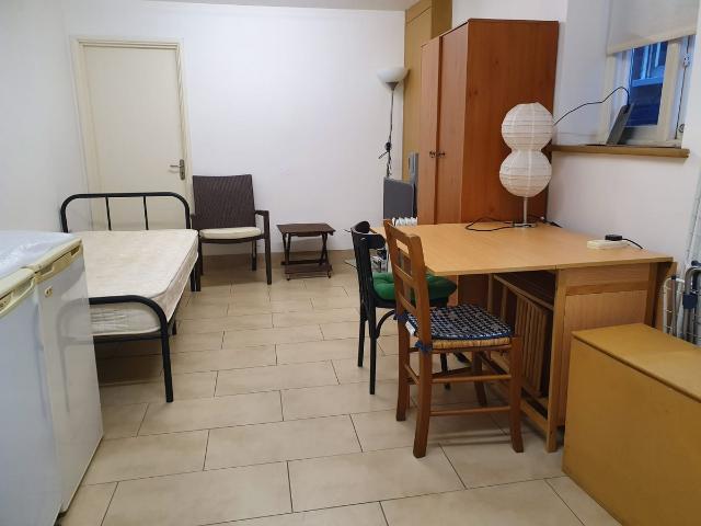 Studio To Let