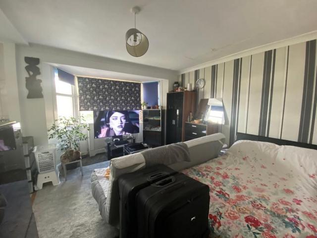 Studio To Let
