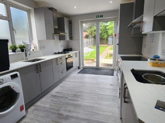 Studio To Let