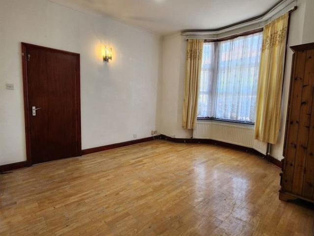 Studio To Let