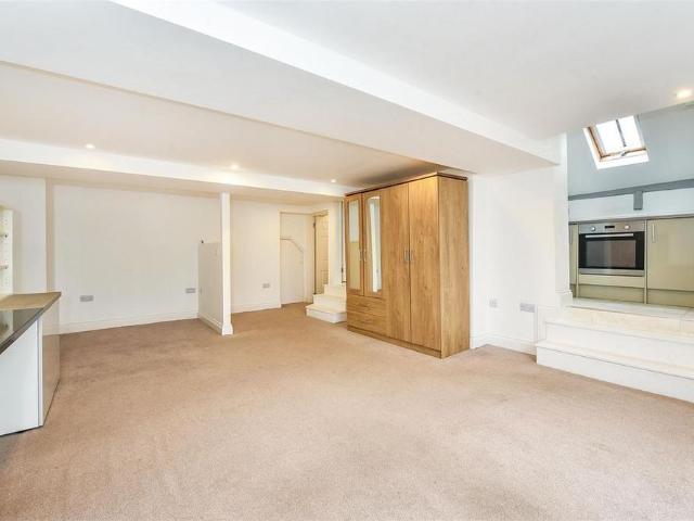 Studio to rent