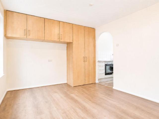 Studio to rent