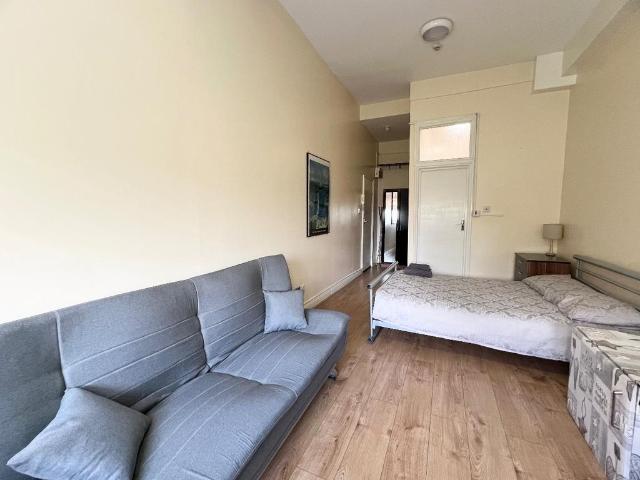 Studio to rent