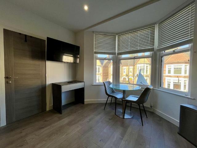 Studio to rent